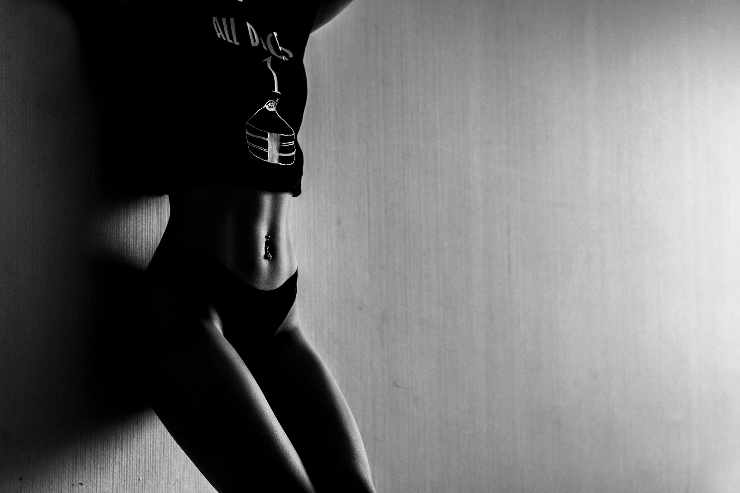 Black and white artistic portrait of a model showcasing a minimalist aesthetic.